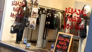 Comercios de San Juan ajustan precios en la temporada otoño-invierno