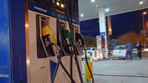 La nafta subió más de un 23% desde el inicio de la guerra y llenar el tanque cuesta más de $100 mil