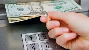 El Banco Central eliminó el límite para retirar efectivo con tarjeta en el exterior
