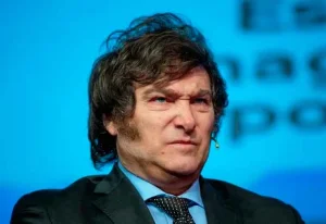Milei dijo que enfrentó un “intento de Golpe de Estado” con “los medios, políticos y empresarios como cómplices”