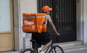 Crece el delivery en Argentina, pero el poder de compra, medido en pedidos, cayó 12% en un año
