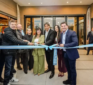 Orrego inauguró un nuevo paseo comercial en Chimbas y resaltó el impacto laboral de la inversión privada
