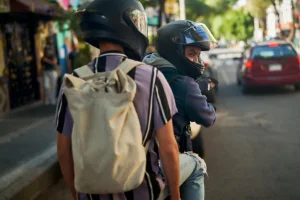 Aumentan las denuncias por robos y agresiones a choferes de apps de transporte en San Juan
