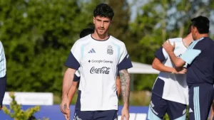 Scaloni redefine la defensa tras la lesión de Balerdi