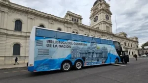 Con una gira por San Juan, el Bibliomóvil de la Nación presentará archivos históricos recuperados