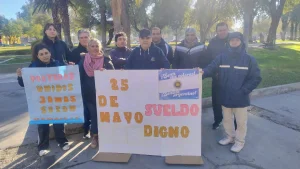 Crece el conflicto: porteros de escuelas paran por 48 horas y salen a las calles en reclamo de mejoras