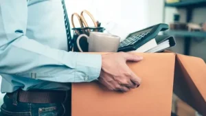 El desempleo mostró una leve baja al 7,8% en el primer trimestre, pero se mantuvo cerca de máximos desde 2021