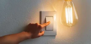 Las tarifas eléctricas escalaron hasta 10 veces en dos años, mientras que los servicios se deterioraron