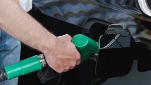 Combustibles: vuelven a postergar la actualización del impuesto, para contener una suba en naftas y gasoil