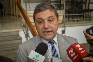 Achem defendió la nueva oferta salarial a docentes y afirmó que el Gobierno "hizo un esfuerzo muy importante"