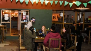 Ocho de cada diez bares y restaurantes de San Juan perdieron más de la mitad de sus ventas y crece el temor a los cierres