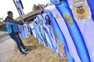 El furor mundialista benefició a los vendedores ambulantes, según comerciantes sanjuaninos