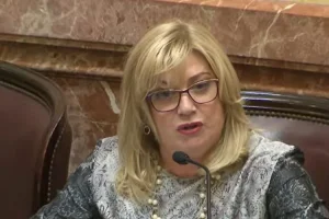 Cristina López destacó que la carrera de Medicina "trascendió gestiones e ideologías"
