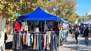 Inseguridad en Plaza Laprida: familias de la EPET N°2 reclaman presencia policial permanente