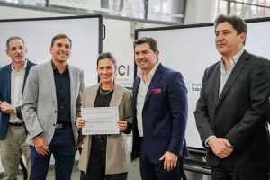 Orrego entregó $350 millones para la digitalización de Pymes de San Juan
