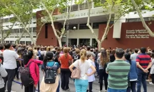 Padres de alumnos de la UNSJ irán a la Justicia por los paros y más de 35 días sin clases
