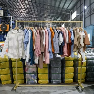 Comerciantes de Rawson reclaman controles sobre las ferias de ropa por kilo