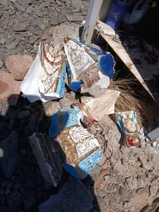 Volvieron a vandalizar las grutas de Sierras Azules y vecinos las reconstruyeron por segunda vez