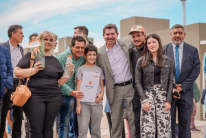 Orrego entregó 69 viviendas en Chimbas a familias que esperaron hasta 25 años